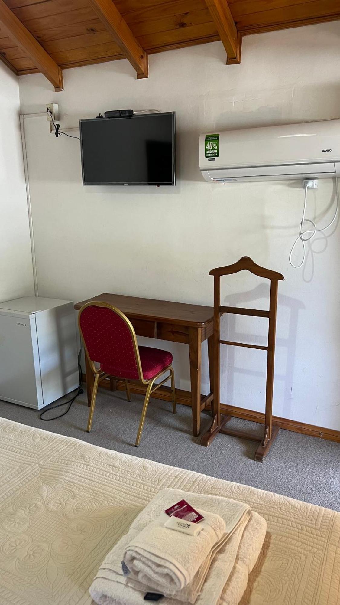 Hosteria Don Costa Hotell Chos Malal Eksteriør bilde
